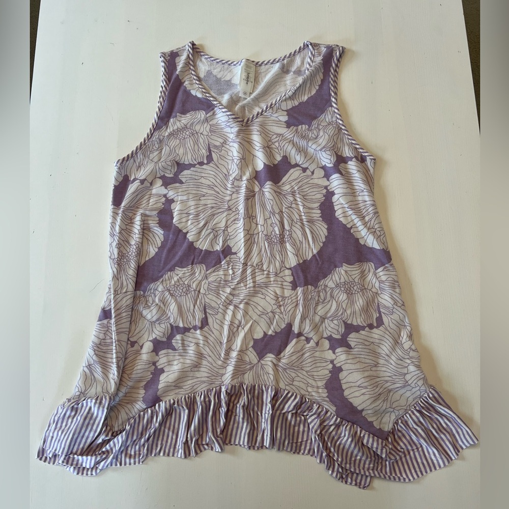 3/$15 🌺 honeyme top